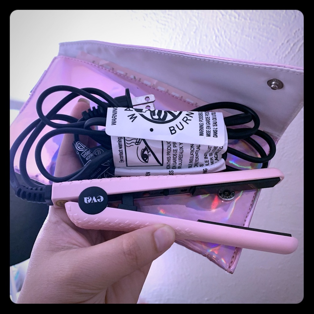 Pink mini straightener